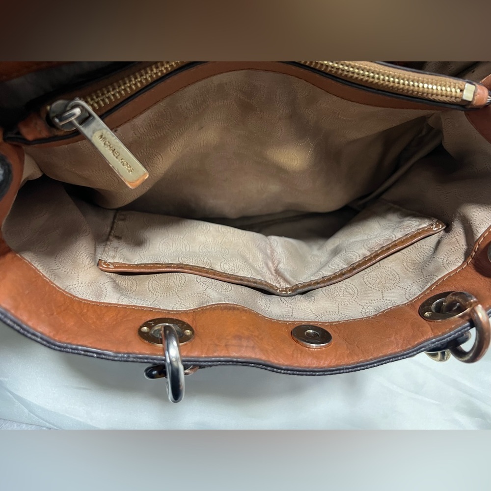 Micheal Kors Signature Tote - Picture 11 of 14